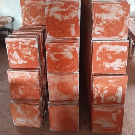 Gạch không nung cổ 28×28 trắng, vàng cam, đỏ loang 01