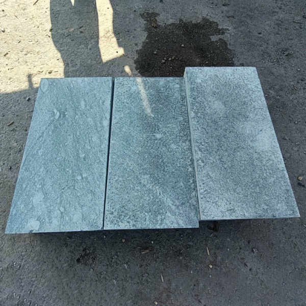 Đá trong nước băm 30×60 xanh rêu 01