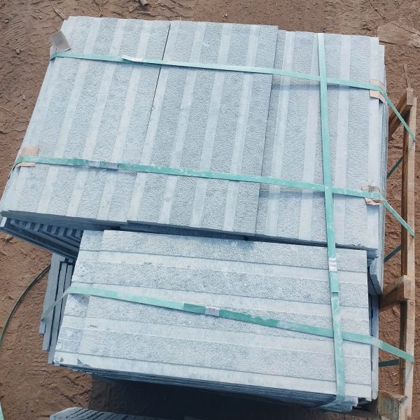 Đá trong nước băm 30×60 xanh rêu rãnh 01