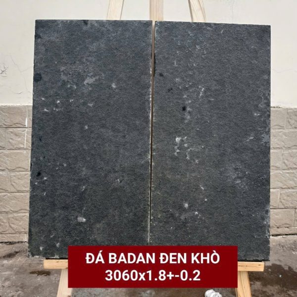 Đá trong nước bazan 30×60 đen khò 01