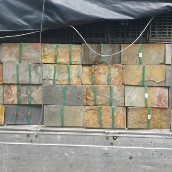 Đá trong nước chẻ 15×30 vàng lông chuột 01