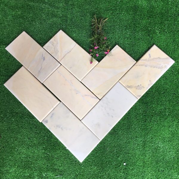 Đá trong nước mài bóng 10×20 vàng 01