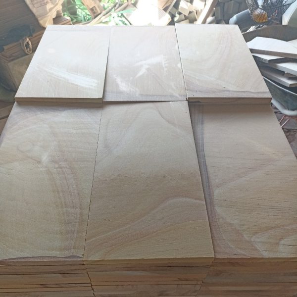 Đá trong nước sa thạch 30×60 vàng 01